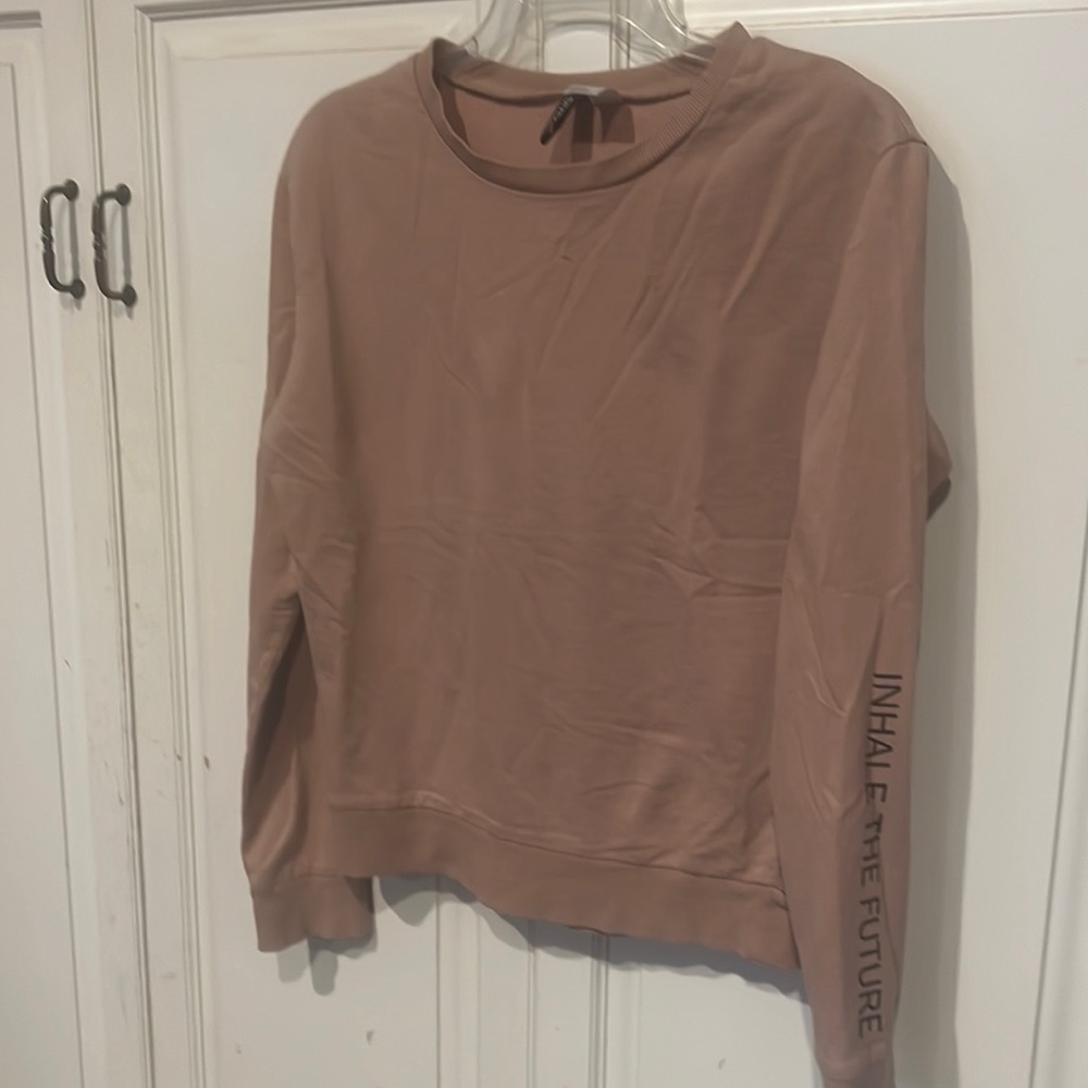 Divided kind sleeve t shirt, size small